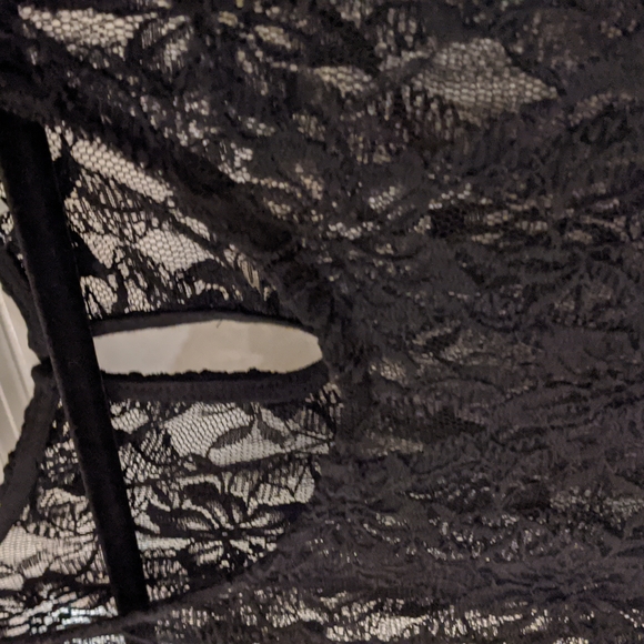 Glam rox black lace top - Picture 4 of 4